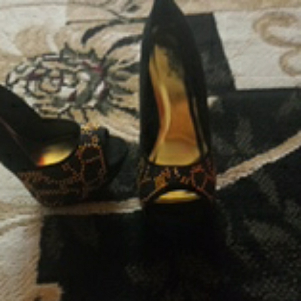 Shoes - Picture 4 of 4